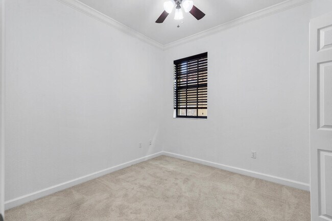 Building Photo - 10384 Wellington Parc Dr