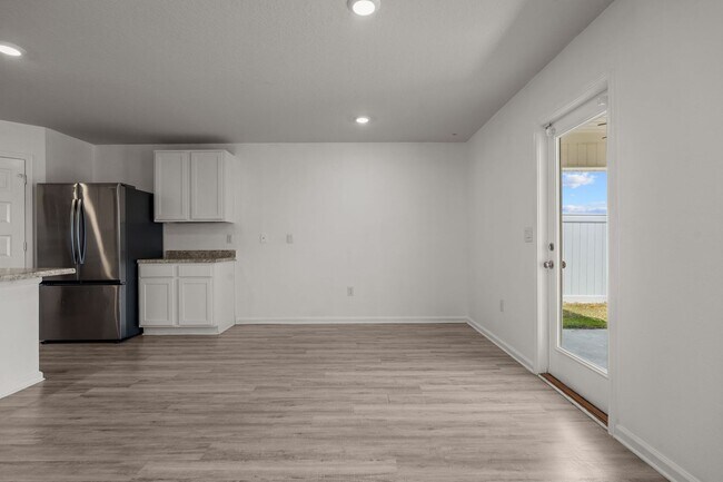 Building Photo - 6416 Slabinski Ln