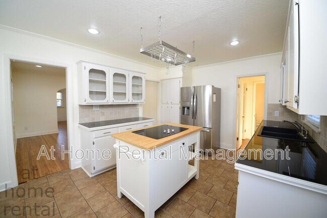 Building Photo - 1740 S Yorktown Ave