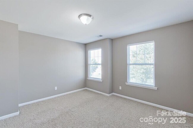 Building Photo - 149 Glade Vly Ave