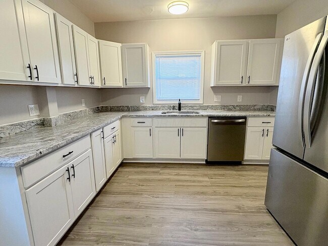 Building Photo - 356 E 20th Ave