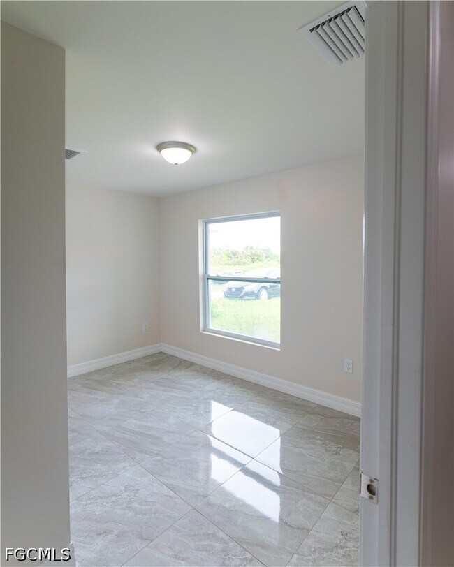 Building Photo - 941 Jaguar Blvd