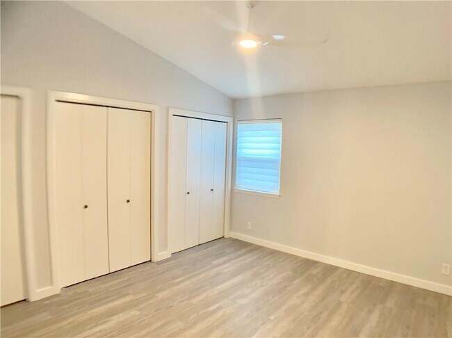 Building Photo - 1135 Barton Hills Dr