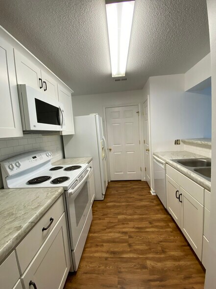 Building Photo - 1231 Ladys Island Dr