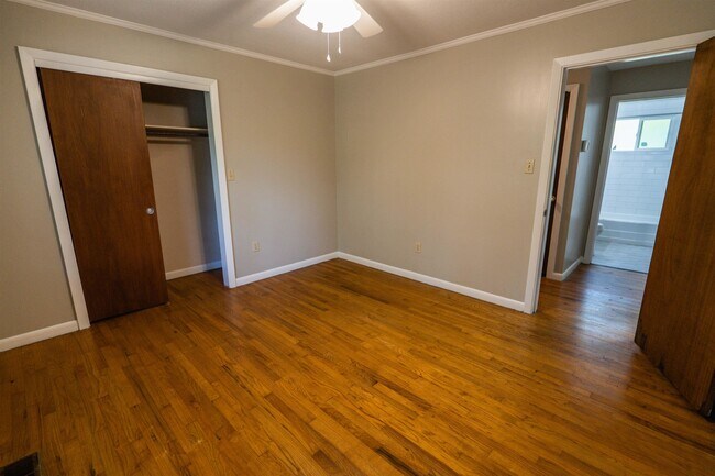 Building Photo - 2103 Evergreen Dr