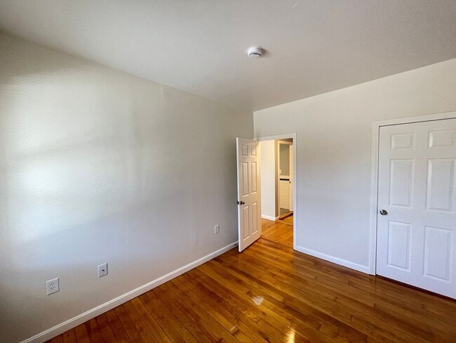 Building Photo - 31 Front St