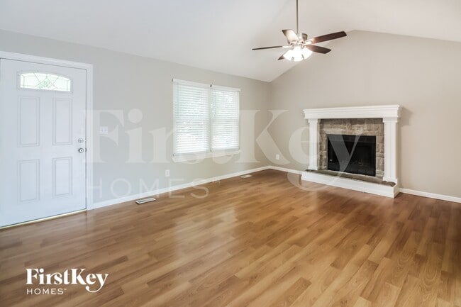 Building Photo - 909 Minnie Ave