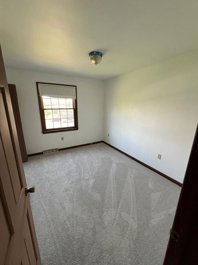 Building Photo - 4 BR 2 1/2 BA Single Family Home Birdsboro
