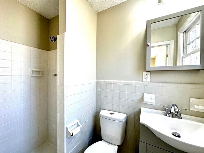 Building Photo - 4 Bedroom 2 Bath Home in Goose Creek