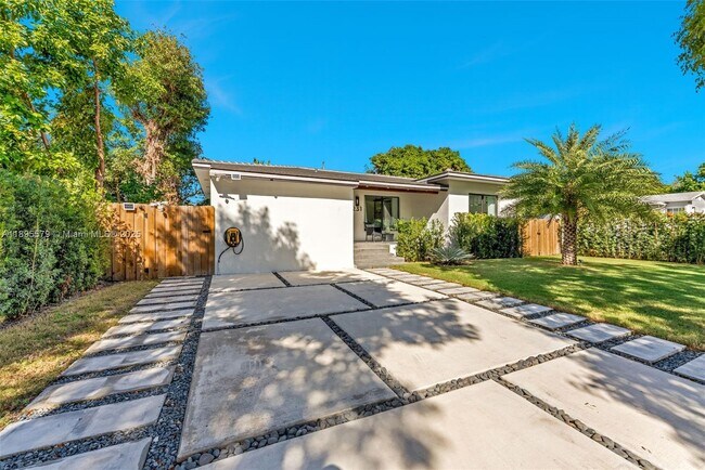 Building Photo - 231 NE 45th St