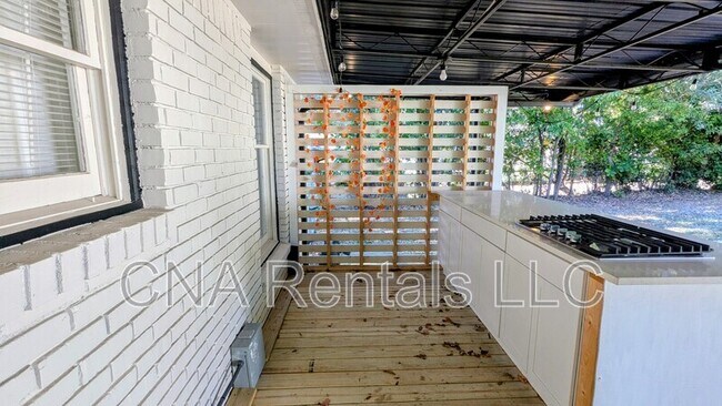 Building Photo - 4444 Hide a Way Dr