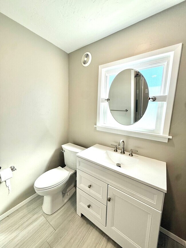 Building Photo - 329 W Main St