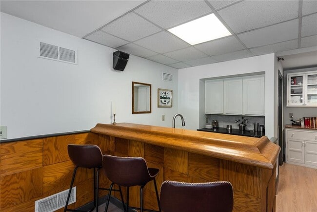 Building Photo - 860 Euclid Ave NE