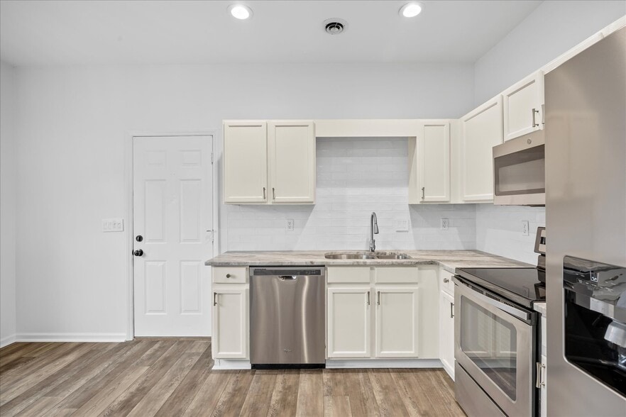 Kitchen & Garage Entry - 2204 Loblolly Ct