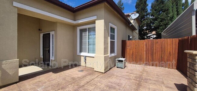 Building Photo - 2080 Mariposa Dr
