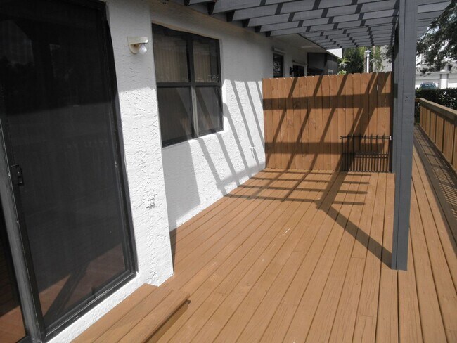 Building Photo - 1004 Landings Blvd