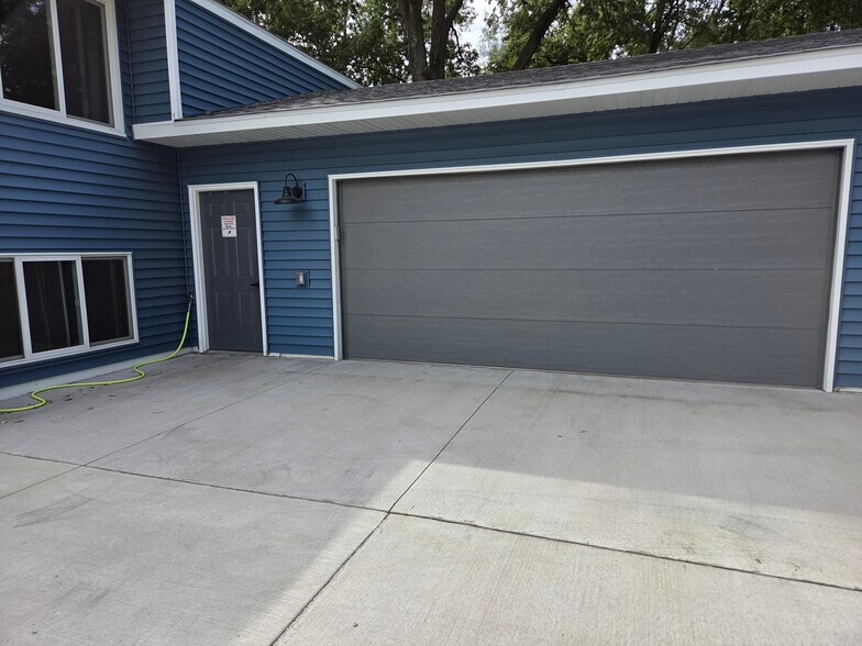 Tenant attached garage - 629 Tyler St