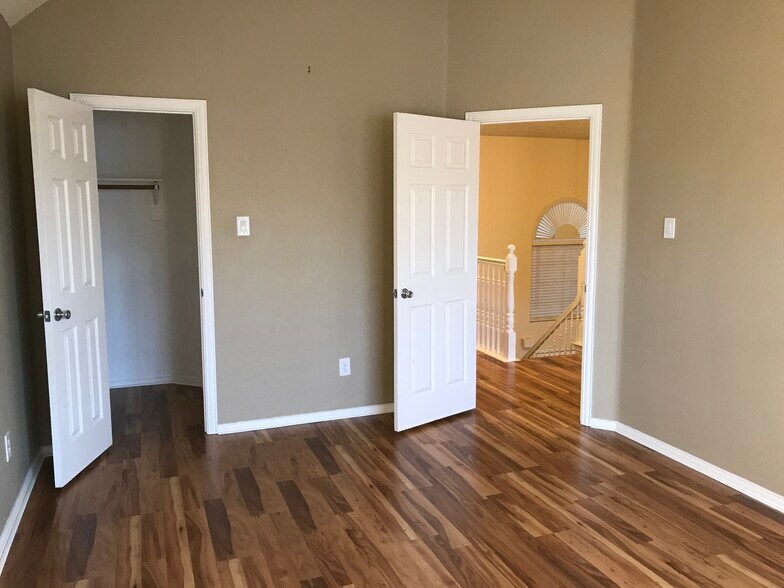 Building Photo - 1761 Meyerwood Ln S