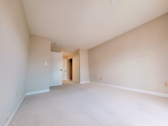 Building Photo - 3076 Fostoria Cir