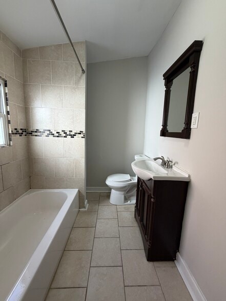 Building Photo - 2015 Fernon St