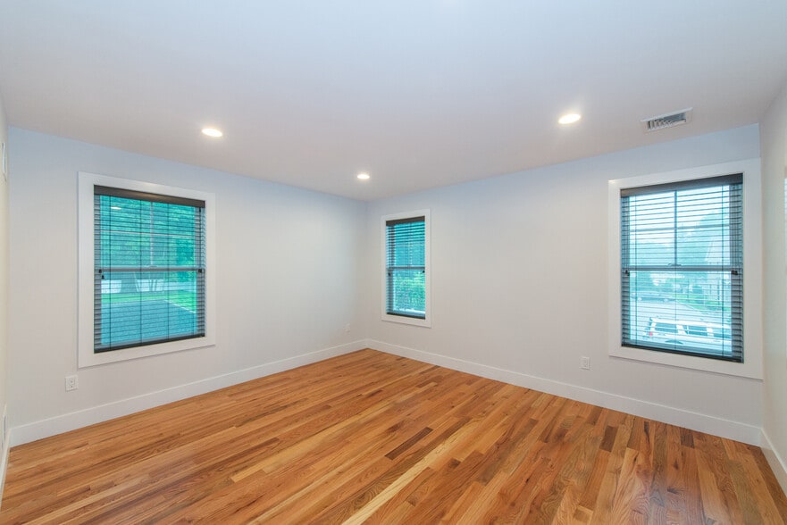 Building Photo - 360 Orange Rd