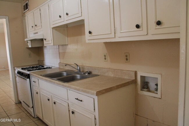 Building Photo - 5817 Blackhawk Dr