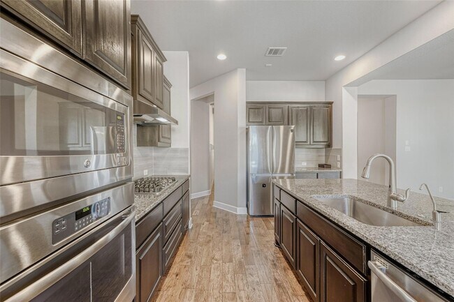 Building Photo - 112 Lockhart Lp