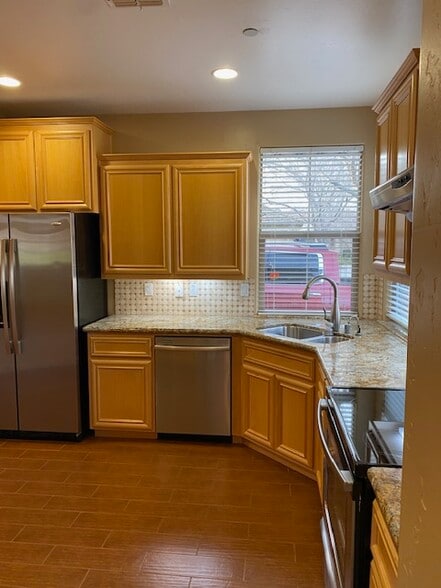 Kitchen front of house - 1000 Orleans Ct