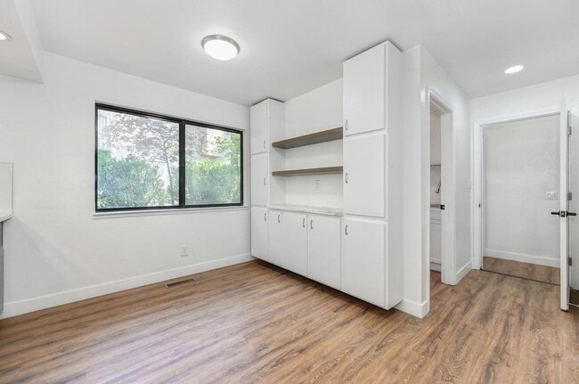 Building Photo - 23986 Oakmont Way