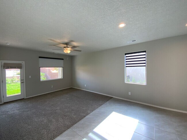 Building Photo - 3 Bedroom Single Story Home Available Near...