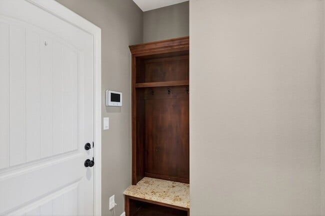 Building Photo - 1122 Porterfield Rd