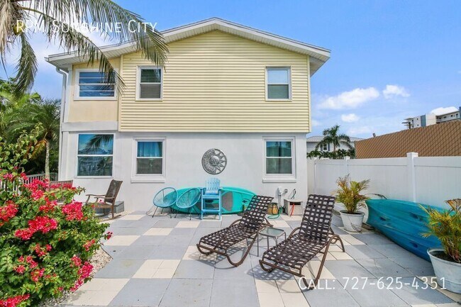 Building Photo - 13535 Boca Ciega Ave
