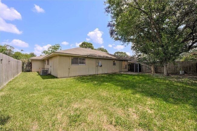 Building Photo - 14119 Bella Dr