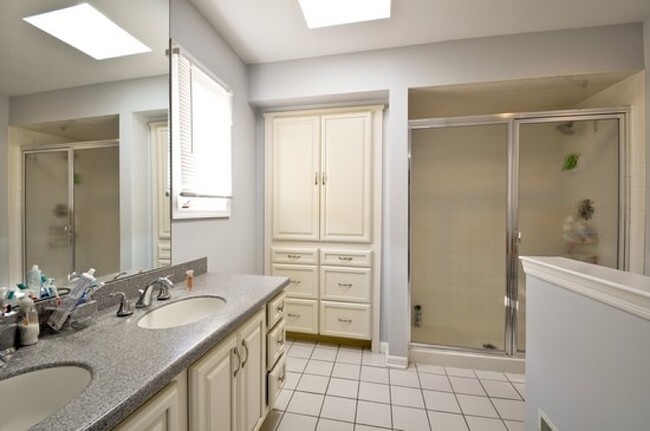 Building Photo - 228 Clarken Dr