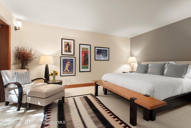 Building Photo - 714 S Galena St