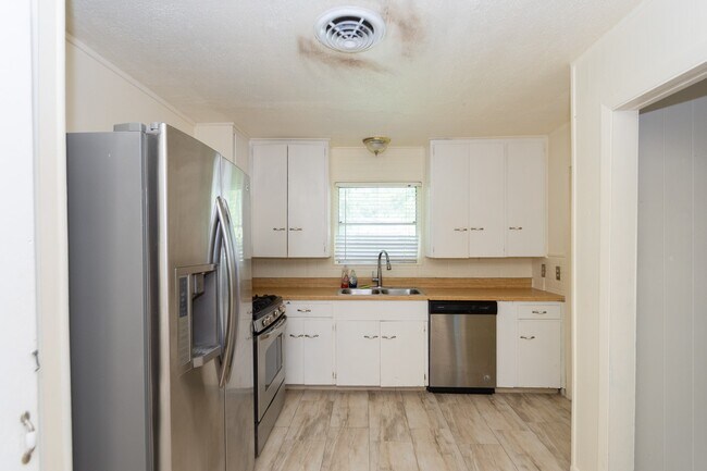 Building Photo - 1737 S Park