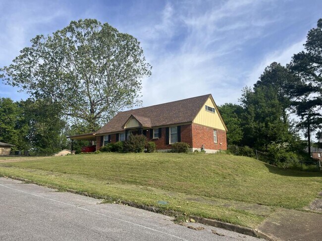 Building Photo - 2870 Dumbarton Oaks Dr