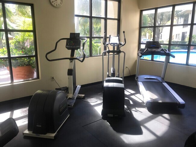 Building Photo - 2445 SW 18th Ter