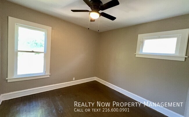 Building Photo - 949 Helmsdale Rd