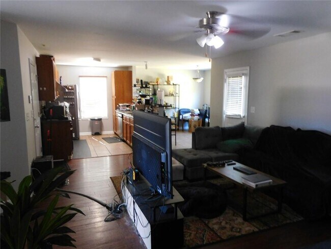 Building Photo - 206 Brookstone Trail