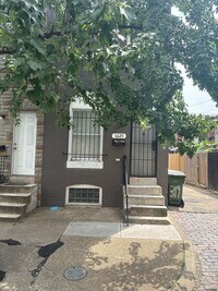 Building Photo - Three Bedroom house in Baltimore