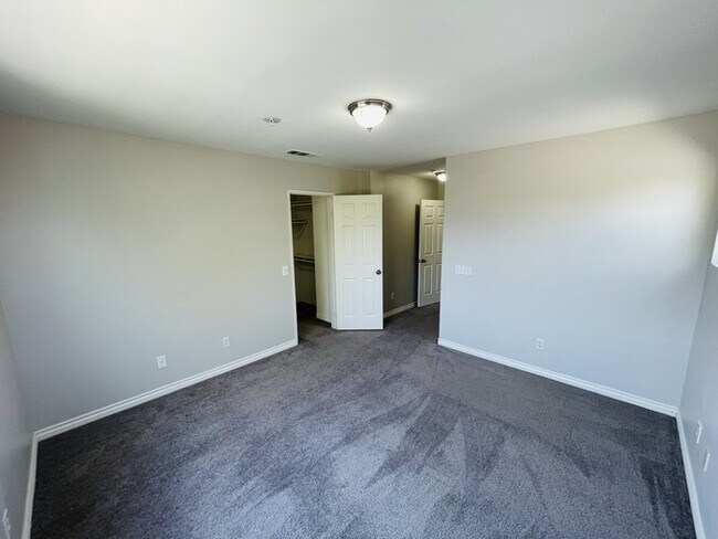 Building Photo - Condo