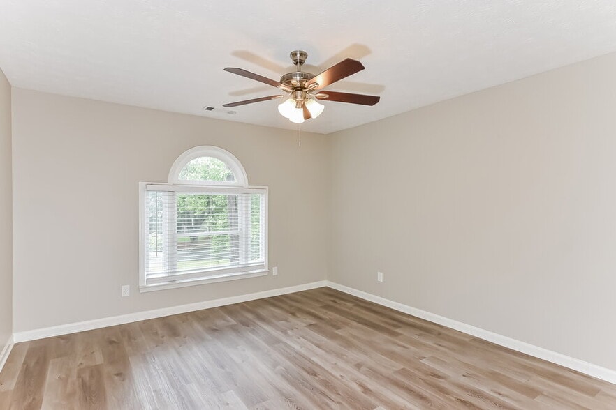 Building Photo - 3811 Eden Glen Dr SE