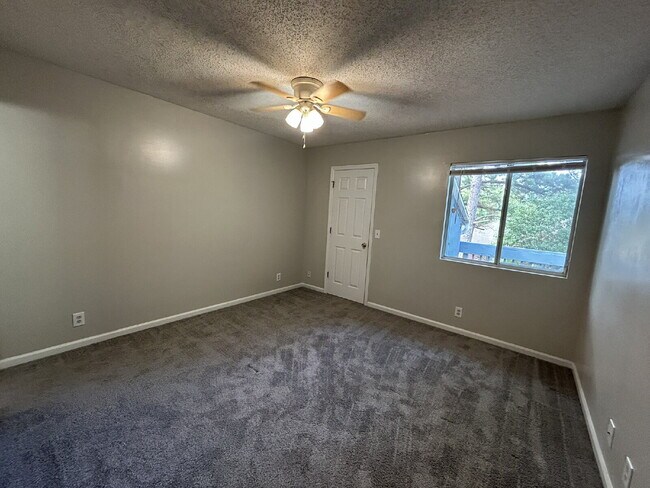 Building Photo - Apartment for Rent