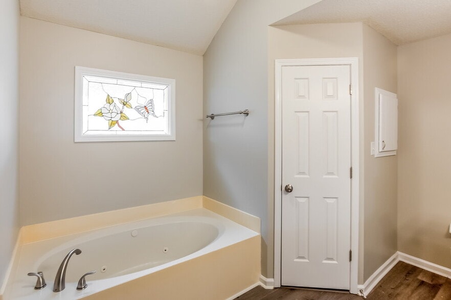 Building Photo - 7851 Chesterfield Dr S
