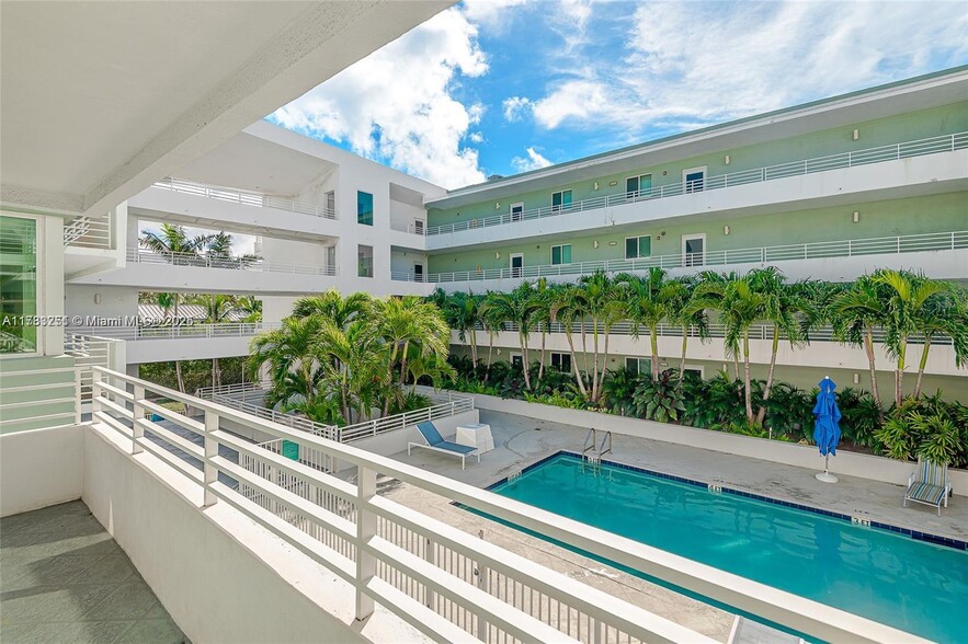 Building Photo - 7800 Collins Ave
