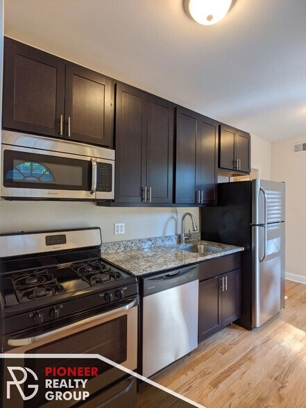 Building Photo - 4032 N Ashland Ave