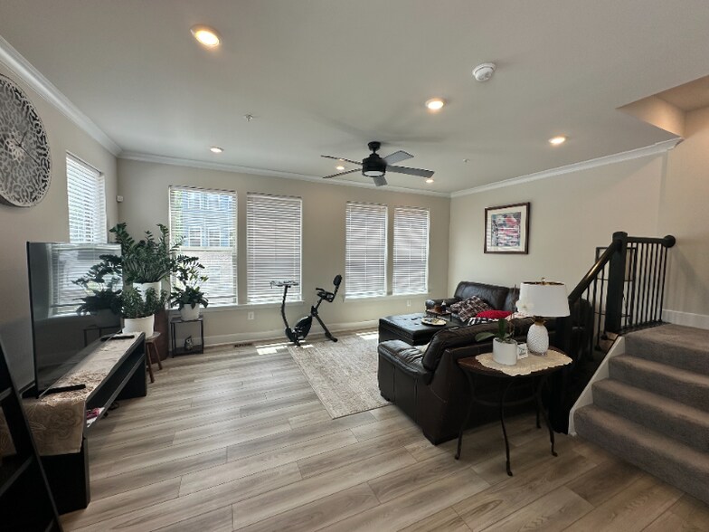 Building Photo - 3615 Artesian Ln