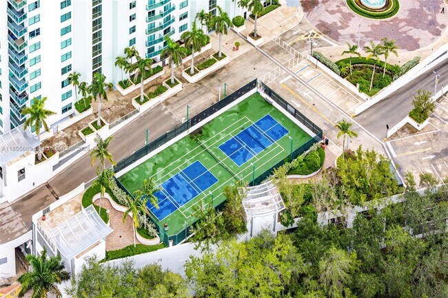Building Photo - 2641 N Flamingo Rd
