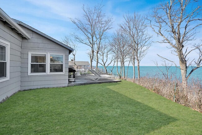 Building Photo - 7 Oak St